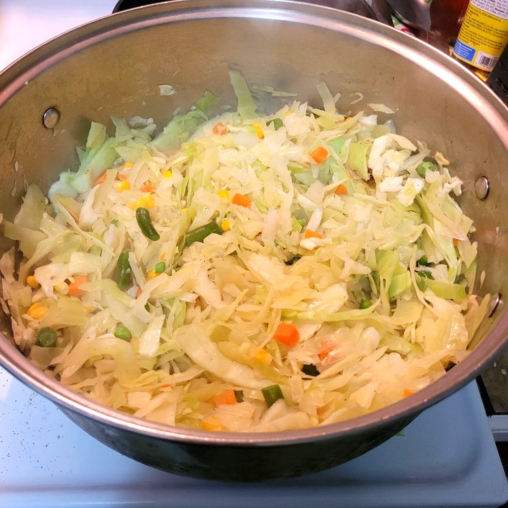 Steamed cabbage with mixed vegetables